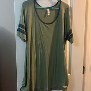 Large Perfect T LuLaRoe brand